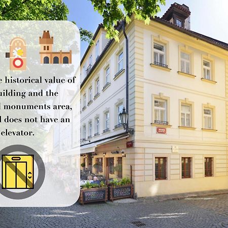 Hotel At The Golden Scissors Prag Exterior foto