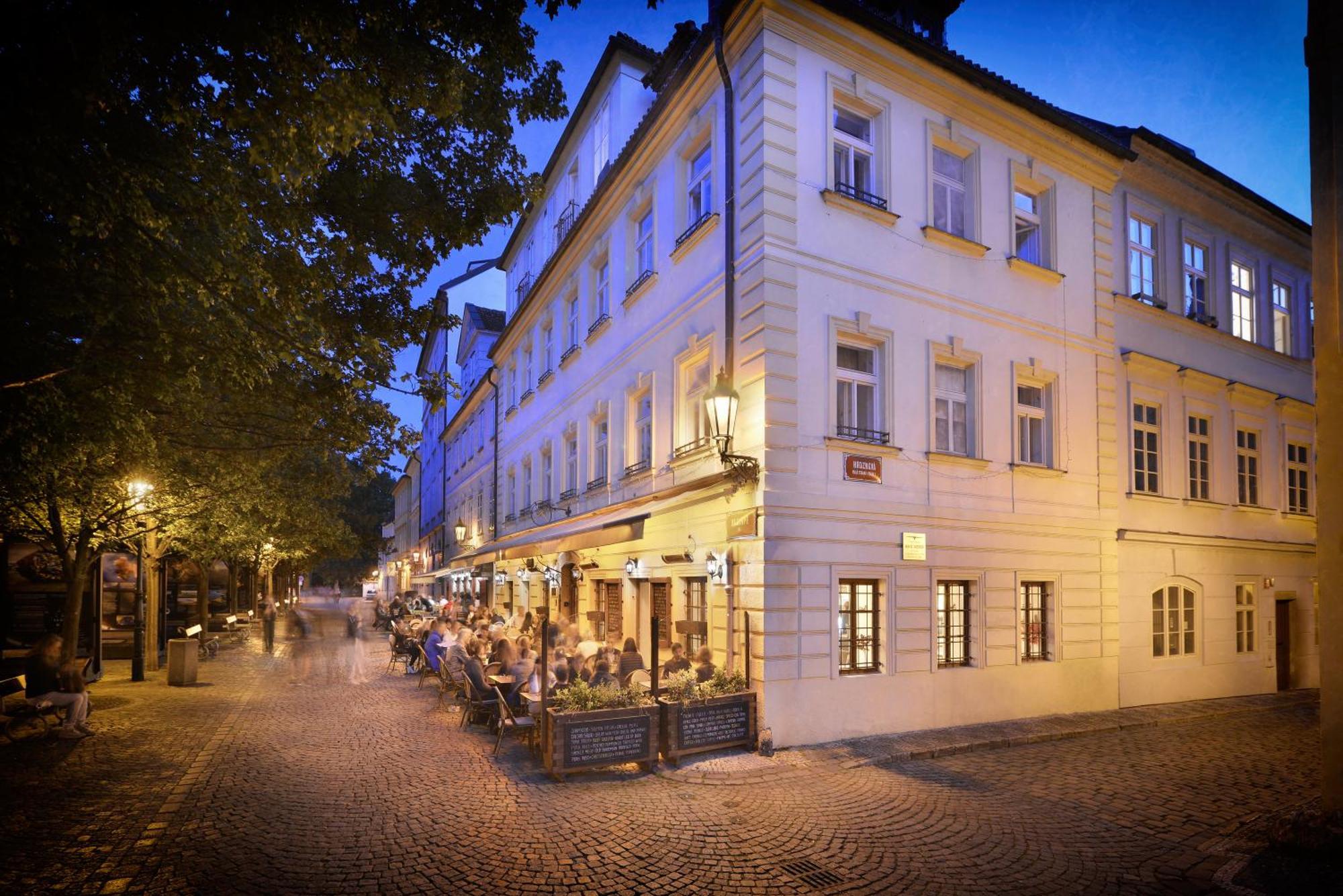 Hotel At The Golden Scissors Prag Exterior foto
