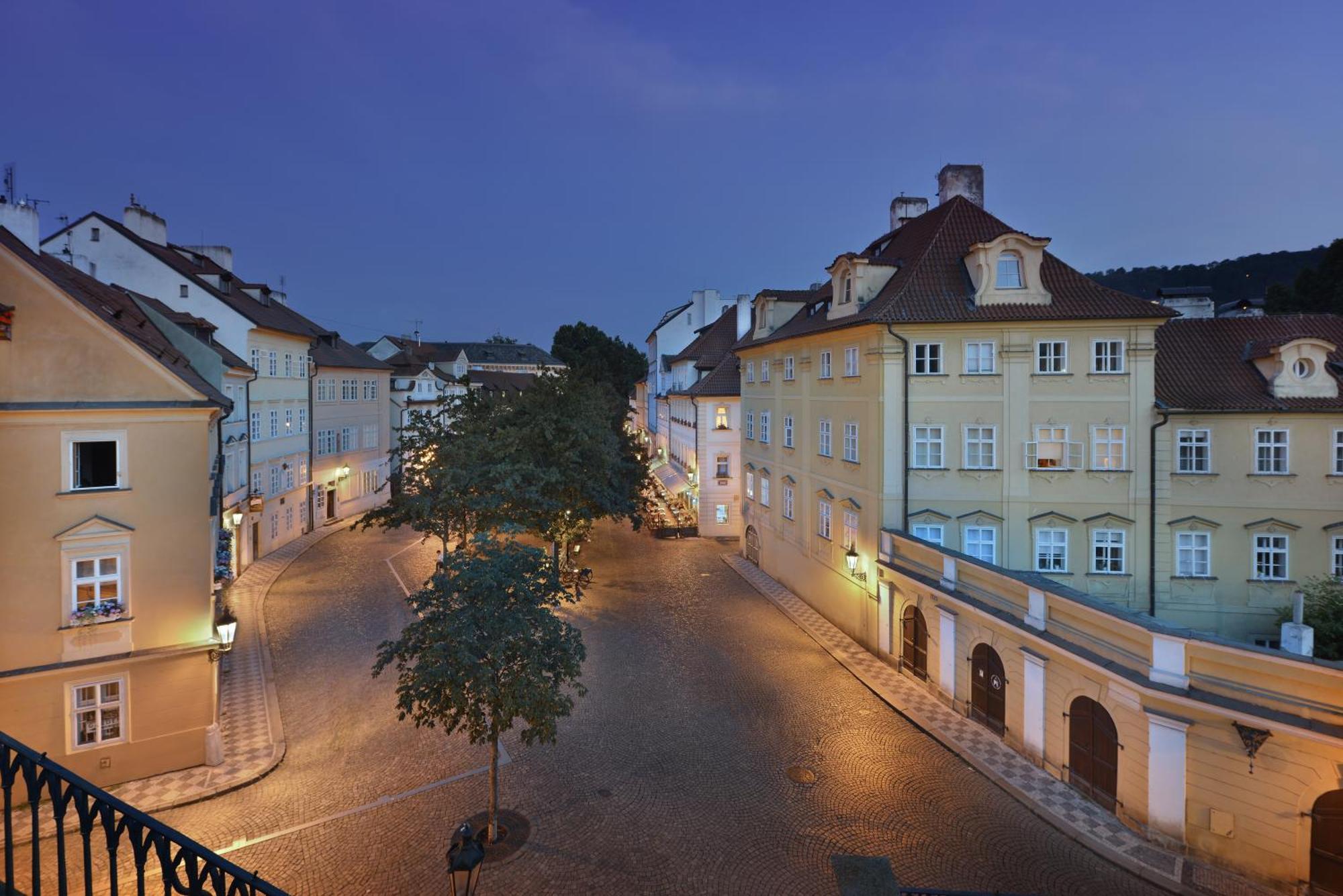 Hotel At The Golden Scissors Prag Exterior foto