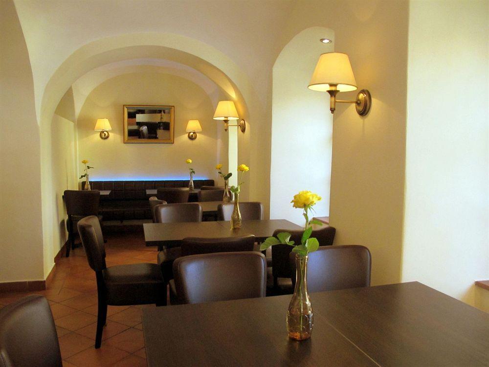 Hotel At The Golden Scissors Prag Exterior foto