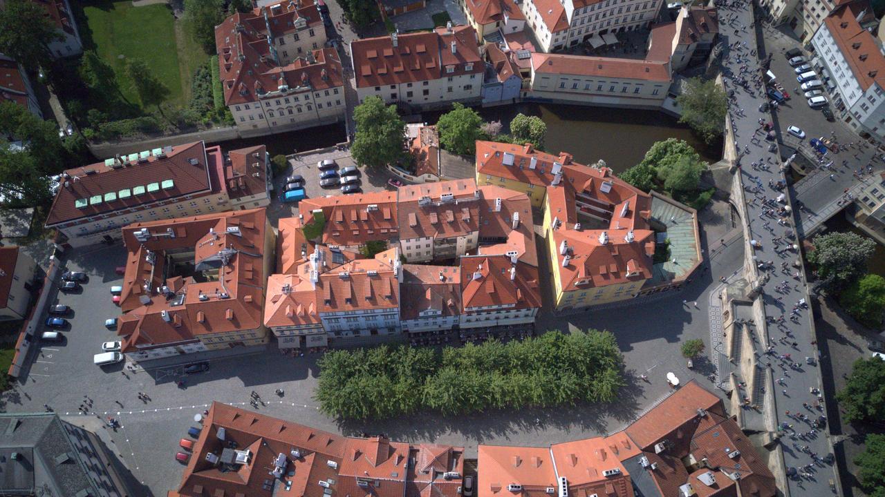 Hotel At The Golden Scissors Prag Exterior foto