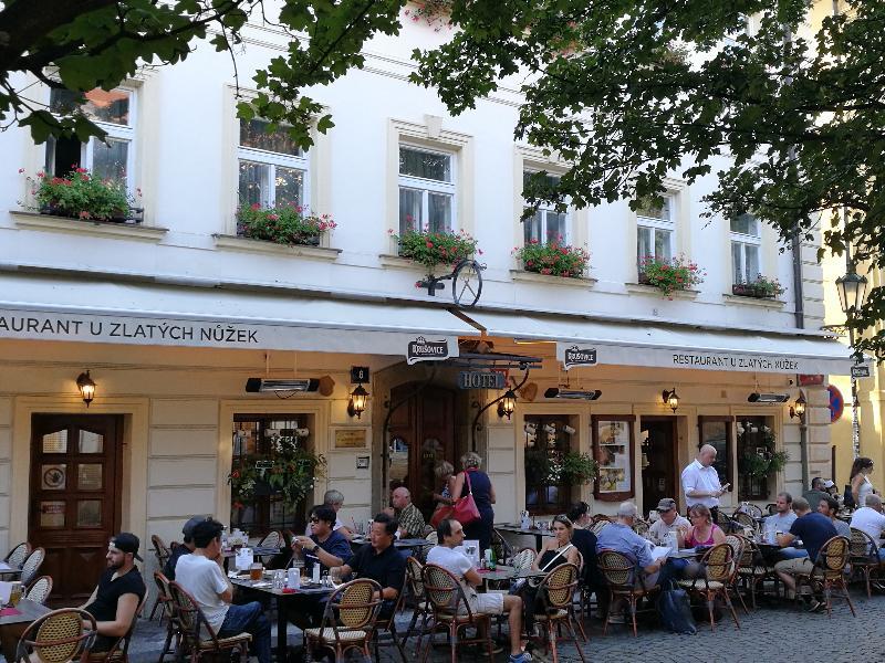Hotel At The Golden Scissors Prag Exterior foto