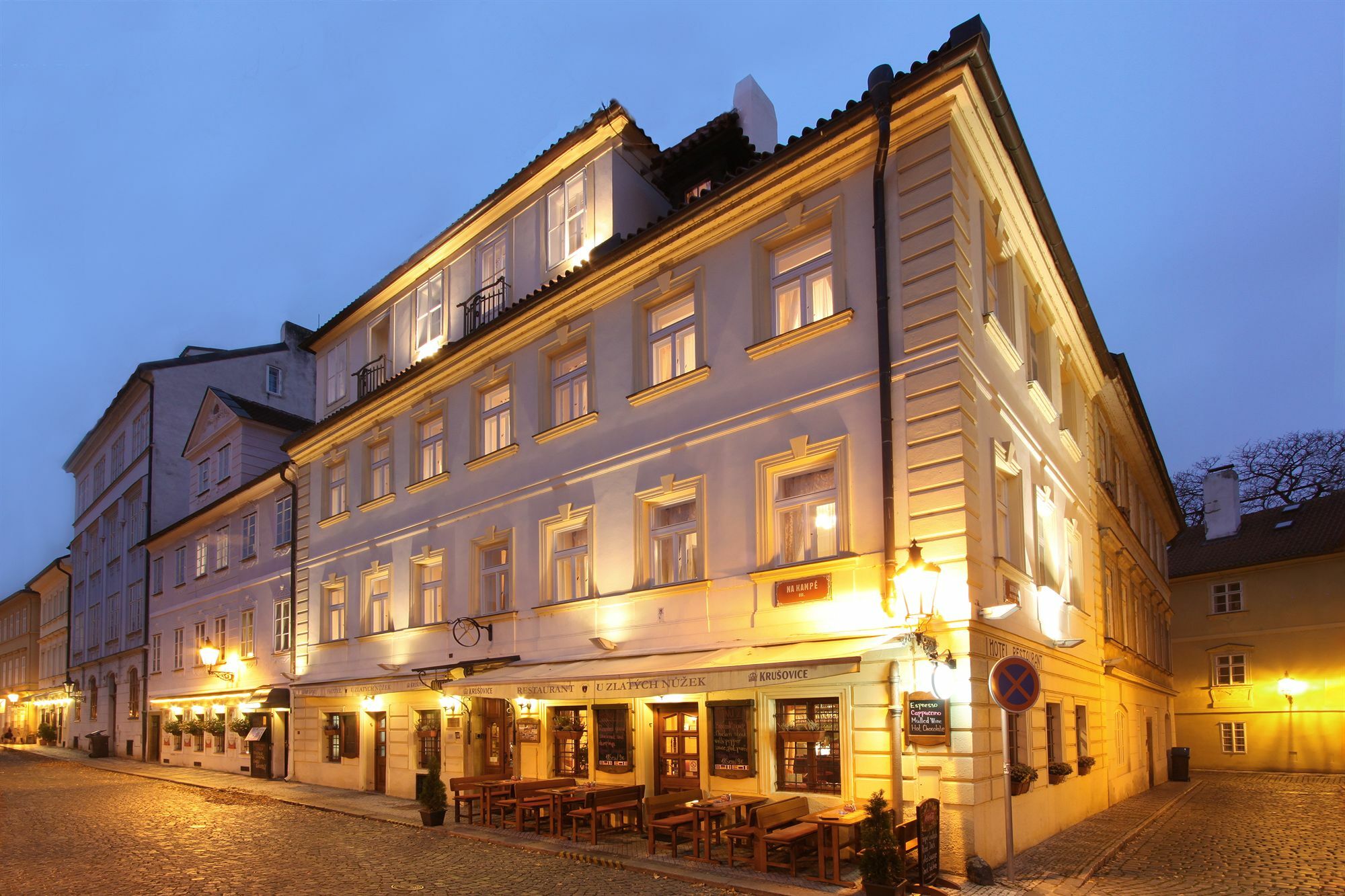 Hotel At The Golden Scissors Prag Exterior foto