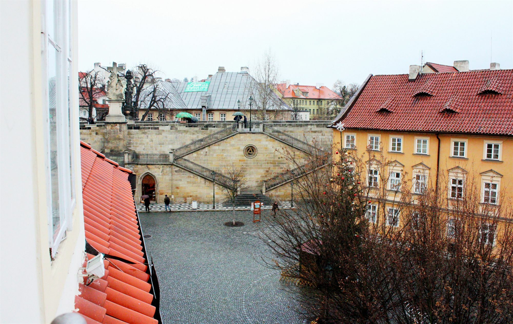 Hotel At The Golden Scissors Prag Exterior foto